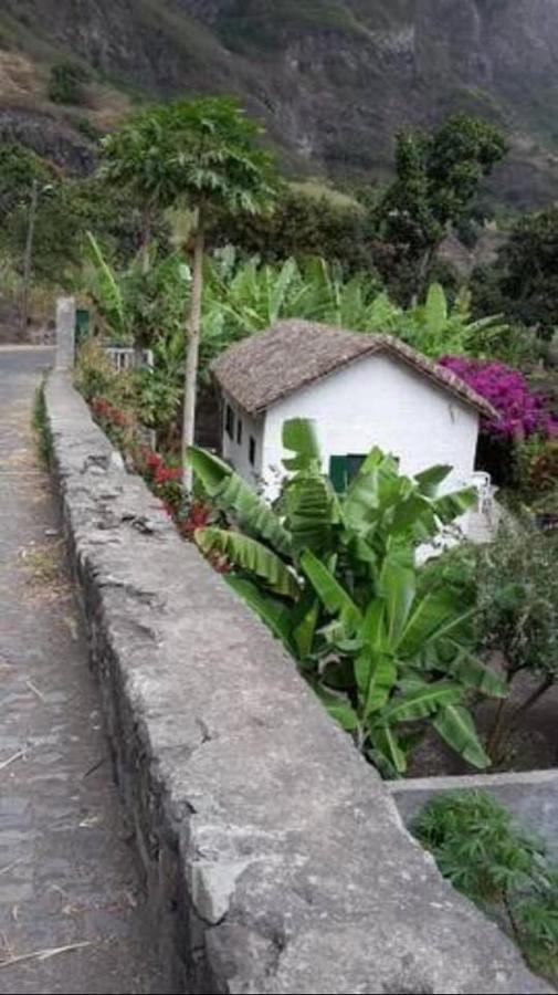 Cottage Na Ribeira Do Paul Pombas Extérieur photo